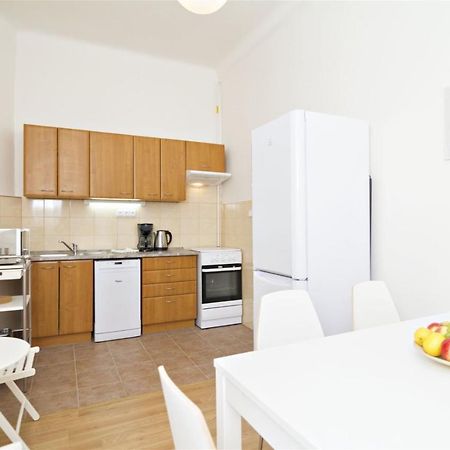 Apartments With 2 Bathrooms- 5 Minutes From Old Town - 102 M2 Прага Екстер'єр фото