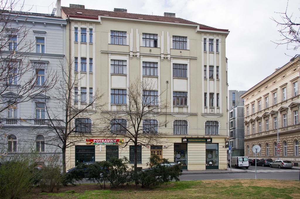 Apartments With 2 Bathrooms- 5 Minutes From Old Town - 102 M2 Прага Екстер'єр фото