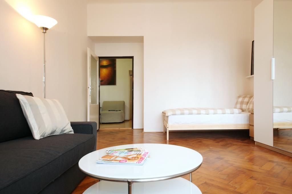 Apartments With 2 Bathrooms- 5 Minutes From Old Town - 102 M2 Прага Екстер'єр фото
