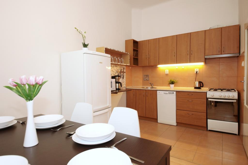 Apartments With 2 Bathrooms- 5 Minutes From Old Town - 102 M2 Прага Екстер'єр фото