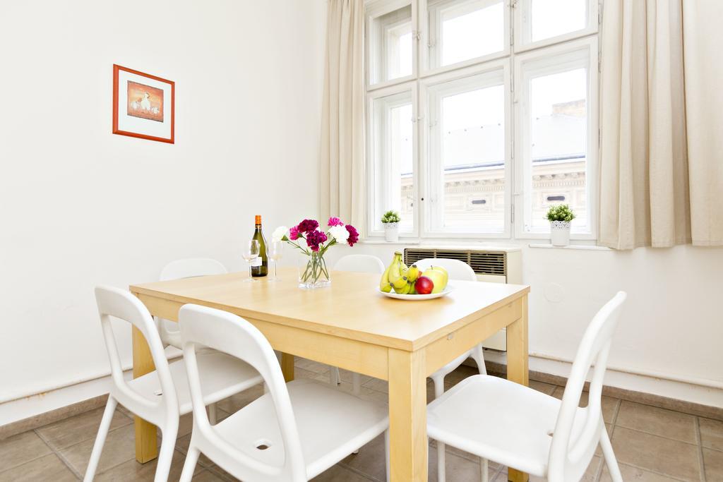 Apartments With 2 Bathrooms- 5 Minutes From Old Town - 102 M2 Прага Екстер'єр фото