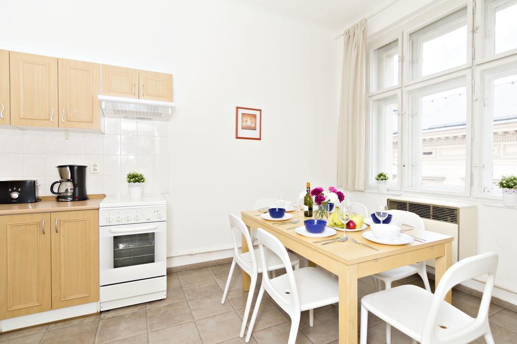 Apartments With 2 Bathrooms- 5 Minutes From Old Town - 102 M2 Прага Екстер'єр фото
