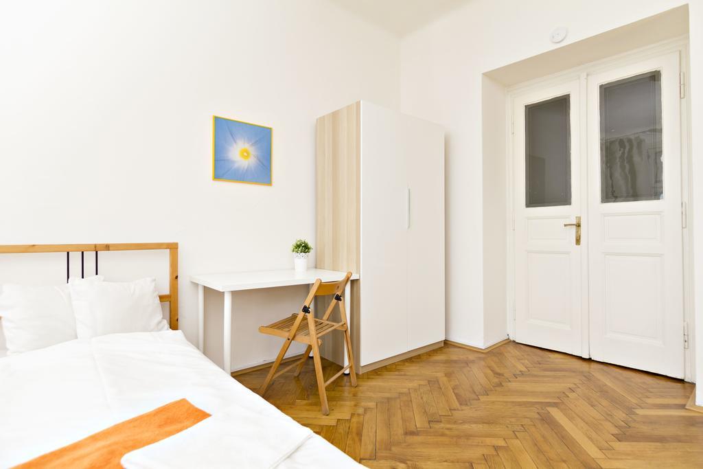 Apartments With 2 Bathrooms- 5 Minutes From Old Town - 102 M2 Прага Екстер'єр фото