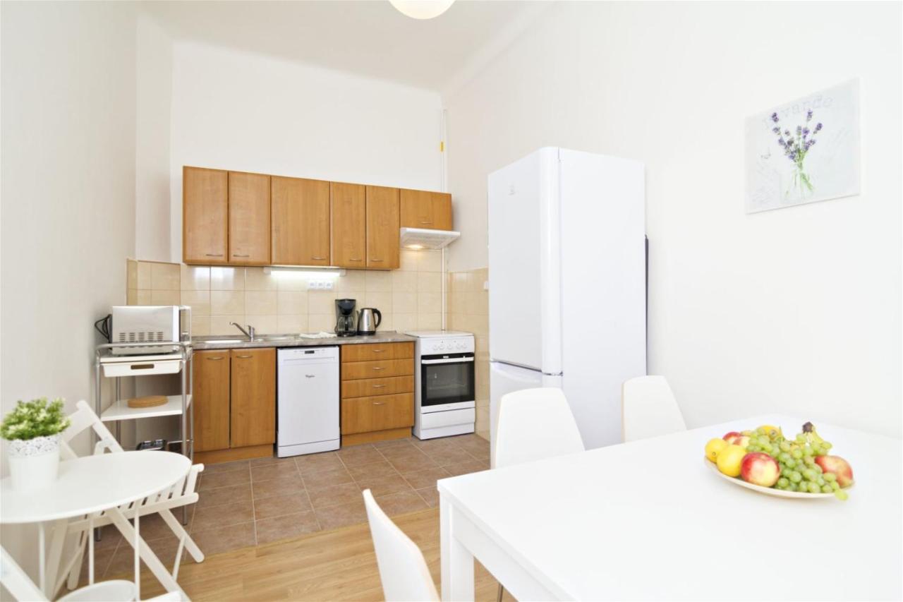 Apartments With 2 Bathrooms- 5 Minutes From Old Town - 102 M2 Прага Екстер'єр фото