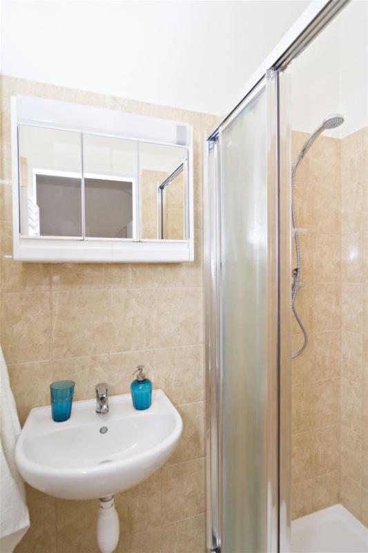 Apartments With 2 Bathrooms- 5 Minutes From Old Town - 102 M2 Прага Екстер'єр фото