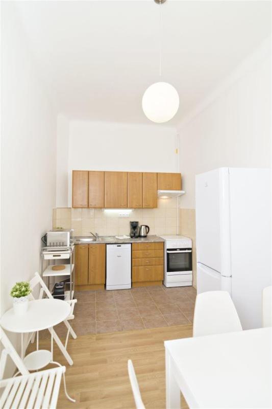 Apartments With 2 Bathrooms- 5 Minutes From Old Town - 102 M2 Прага Екстер'єр фото