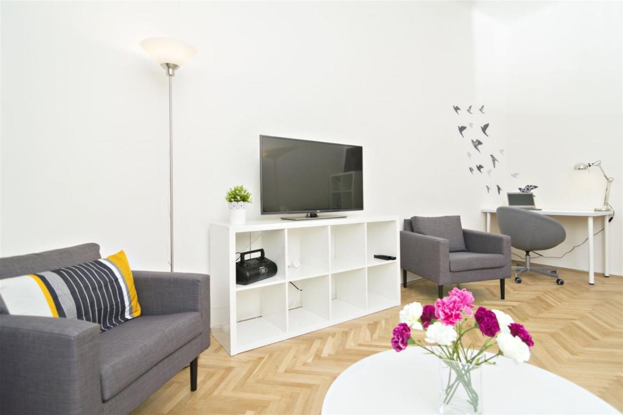 Apartments With 2 Bathrooms- 5 Minutes From Old Town - 102 M2 Прага Екстер'єр фото