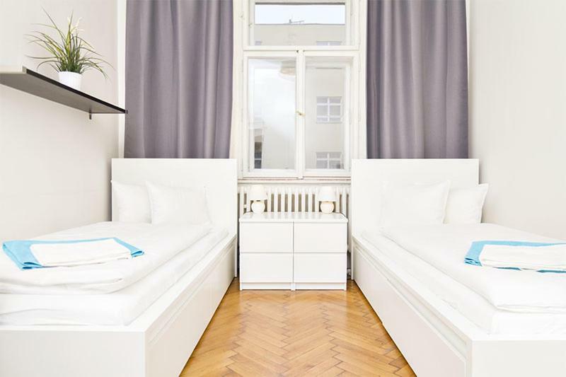 Apartments With 2 Bathrooms- 5 Minutes From Old Town - 102 M2 Прага Екстер'єр фото