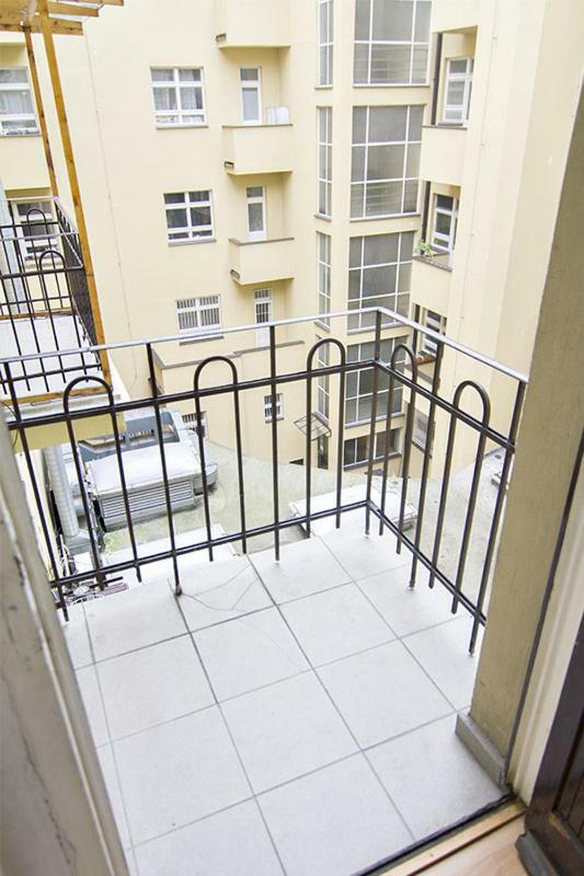 Apartments With 2 Bathrooms- 5 Minutes From Old Town - 102 M2 Прага Екстер'єр фото